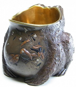 一光堂の宮部篤良の銅製高肉象嵌花鳥紋蛙形金工香炉